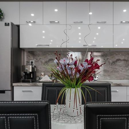 City Apartments - A Brand New Luxury & Comfy 2 Asenovgrad Esterno foto